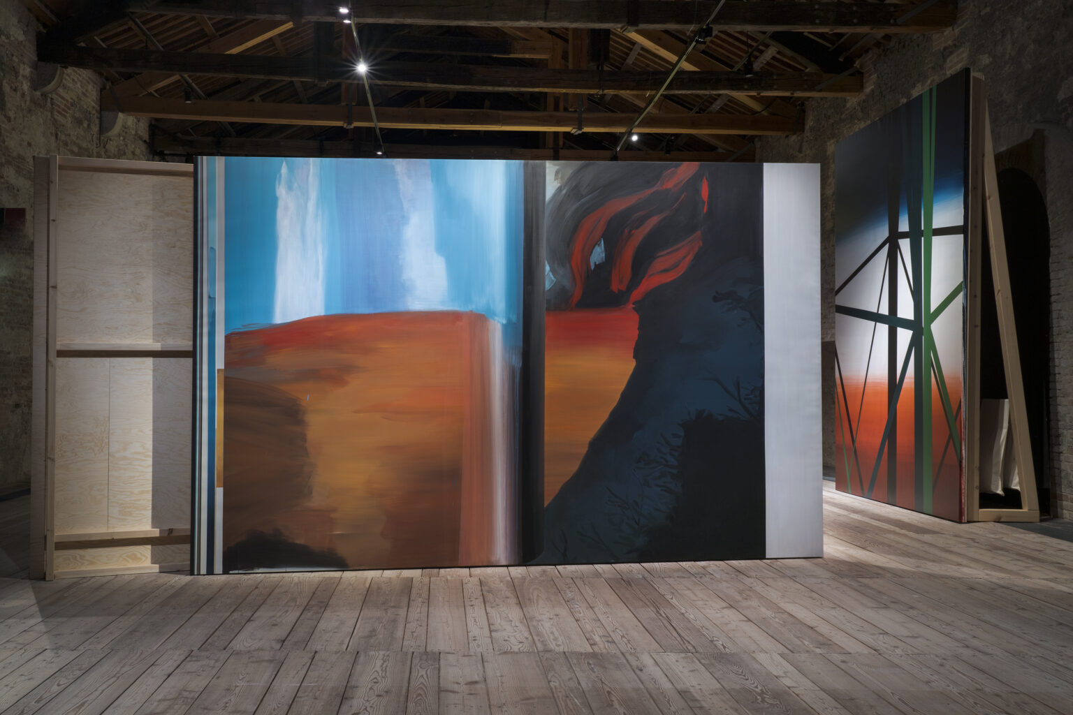 Vues d'exposition, "Tina Gillen. Faraway So Close", Pavillon du Luxembourg, La Biennale di Venezia 2022. Photo : Florian Kleinefenn. Courtesy de l'artiste et Mudam Luxembourg – Musée d’Art Moderne Grand-Duc Jean