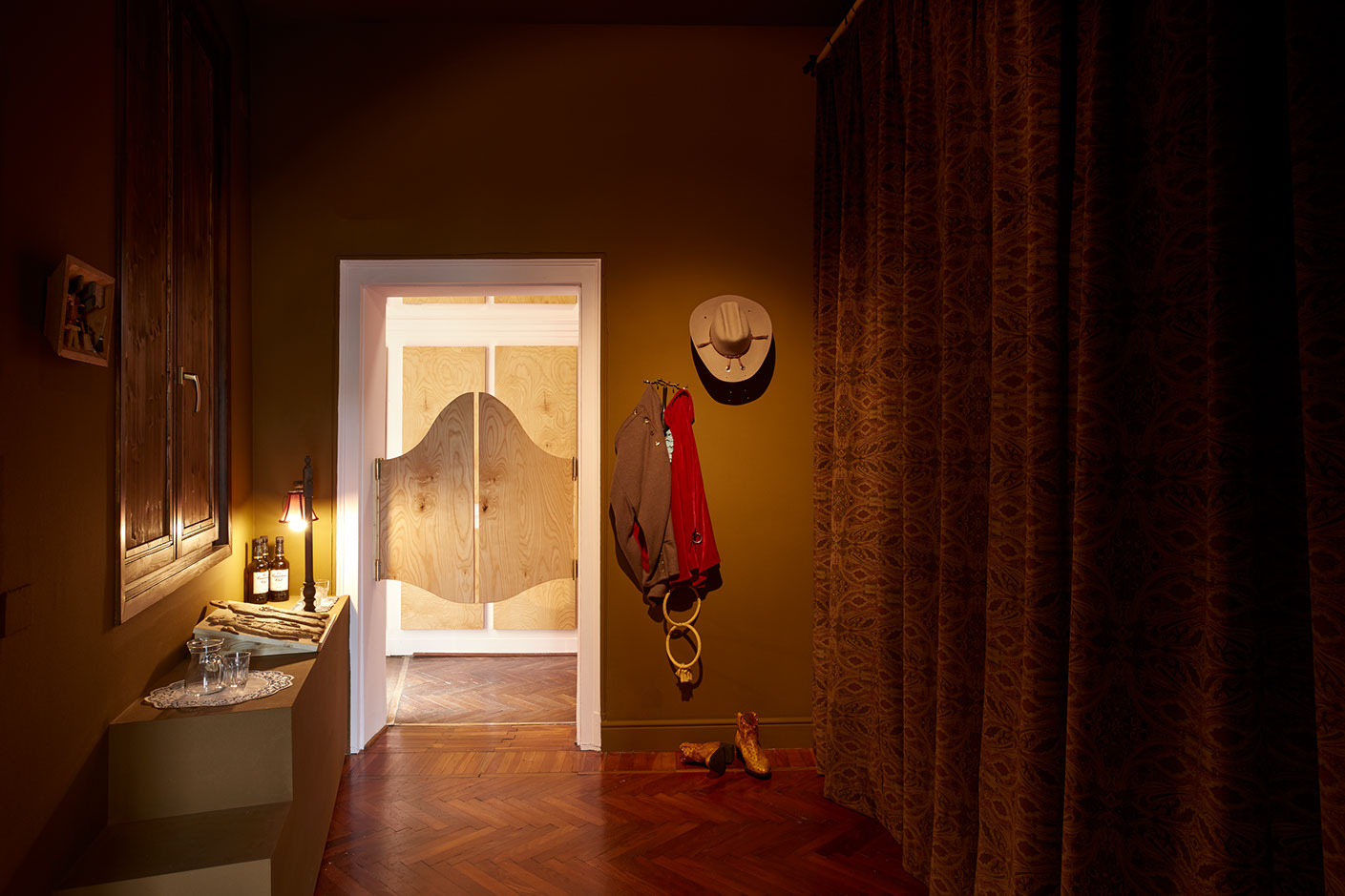 Vue de l’exposition Mike Bourscheid – Thank you so much for the flowers, 2017. 57th International Art Exhibition – La Biennale di Venezia. Copyright Mike Bourscheid. Photo : Luke Andrew Walker.