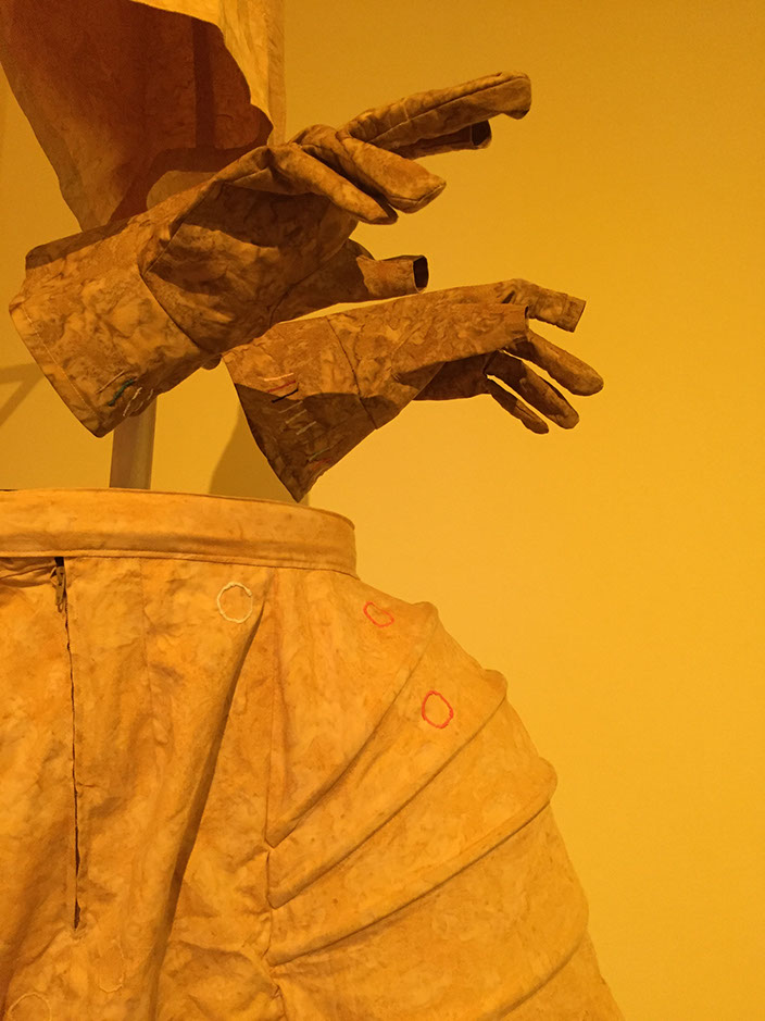 Vue de l’exposition Mike Bourscheid – Thank you so much for the flowers / The Goldbird Variations (détail), 2017. 57e Exposition Internationale d’Art – La Biennale de Venise. Copyright Mike Bourscheid.