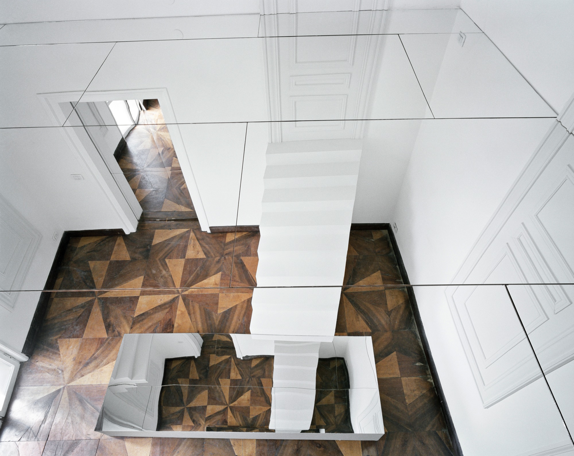 Martine Feipel & Jean Bechameil, Le Cercle fermé, 2011. © Joseph Tomassini.